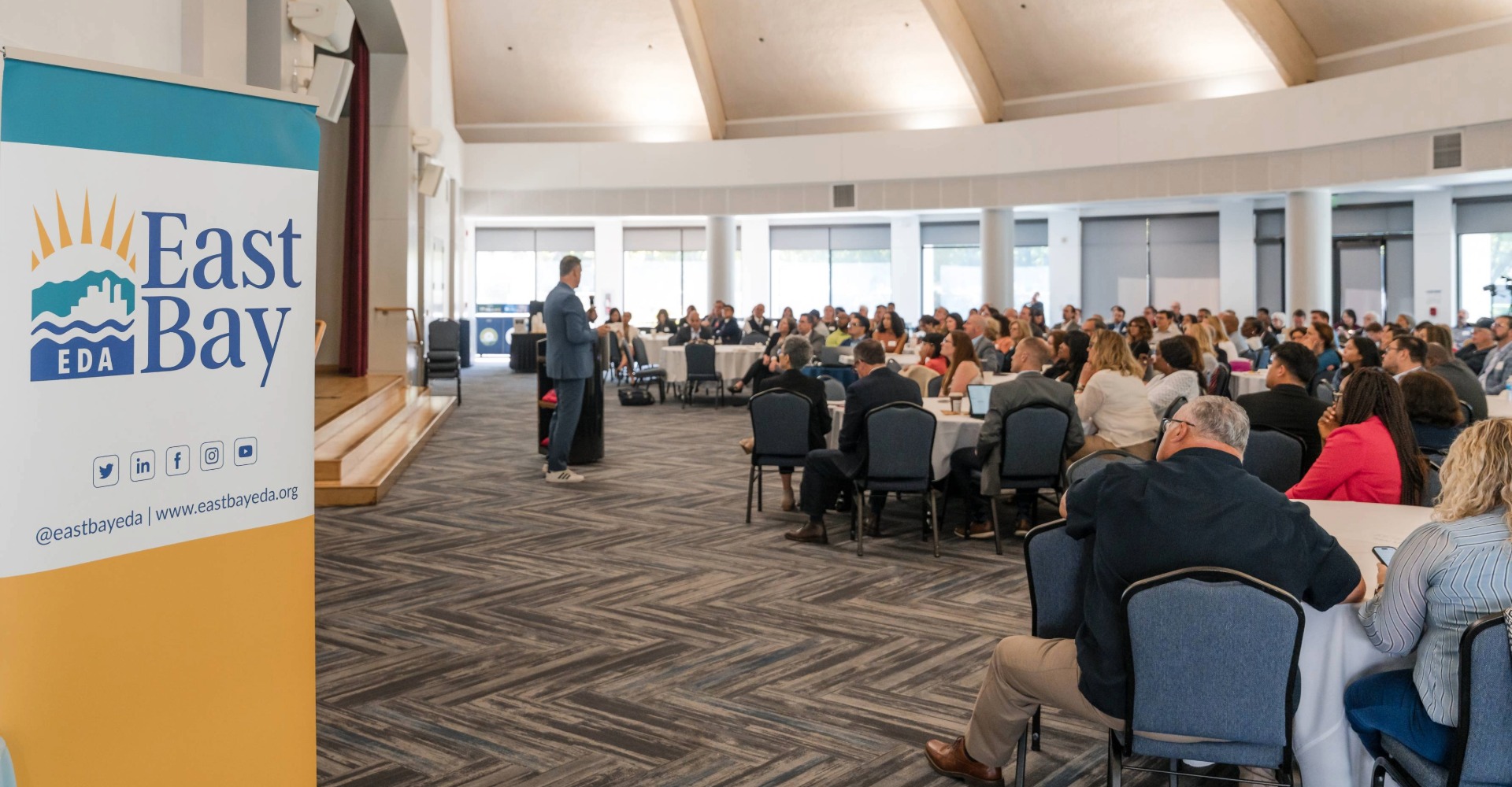 Header photo 2 Economic Outlook